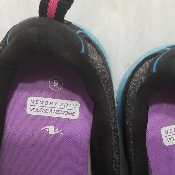 ATHLETIC WORKS Slip On Size 9 - Picture 6 of 13